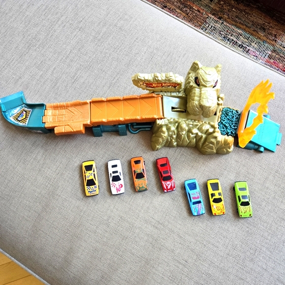 Rare, Vintage, Hot Wheels Dinosaur Track Play Set, 7 Hot Wheels Cars - Picture 6 of 9